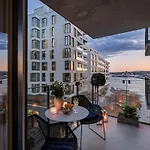 Apartamento With Stunning Sea View And Prime Location