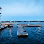 With Stunning Sea View And Prime Location * אוסלו